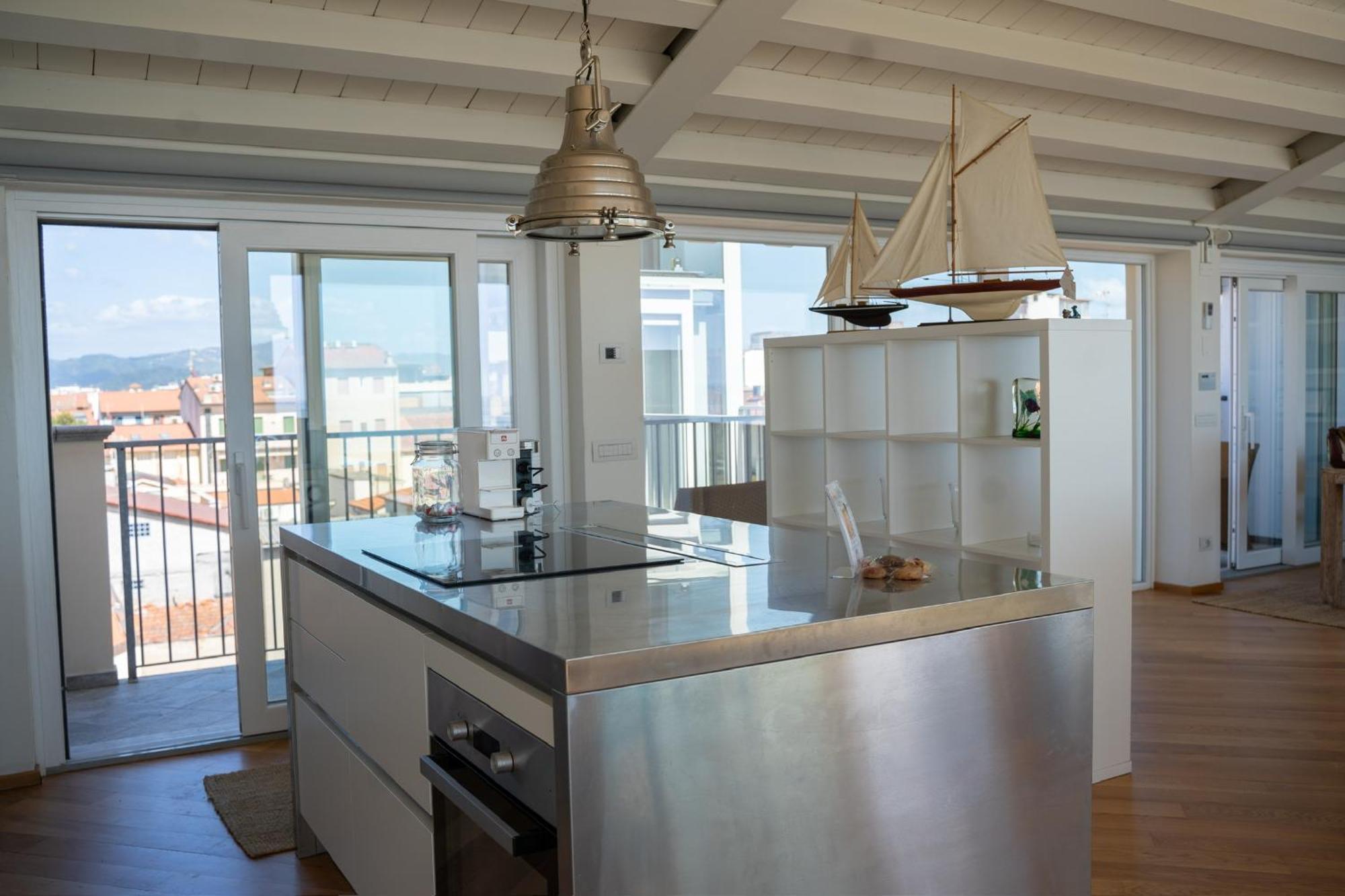 Penthouse On The Sea Apartment Viareggio